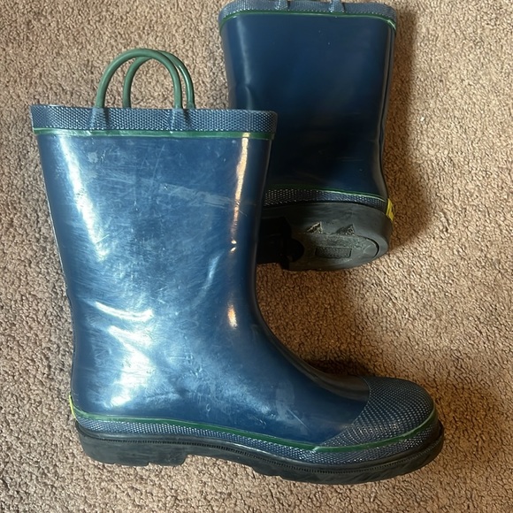 boots for wet weather, walking through puddles. there are scuffs. see photo - Picture 8 of 8